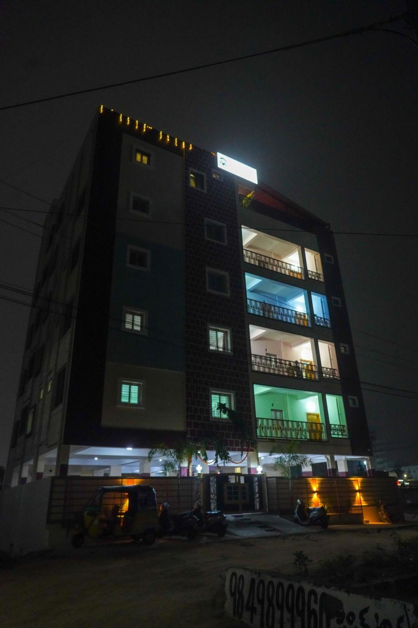 Mithra'S Homestay Near Padmavathi Ammavari Temple ティルパティ エクステリア 写真