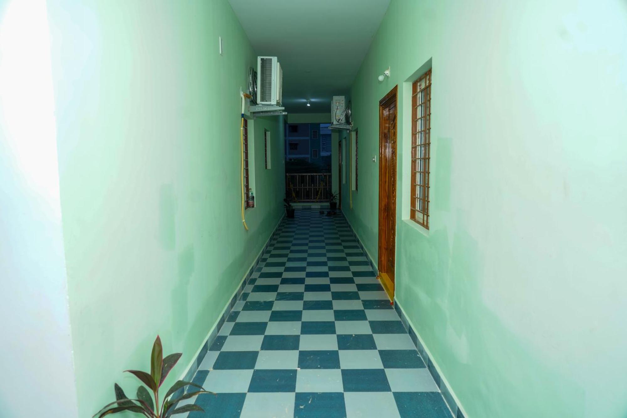 Mithra'S Homestay Near Padmavathi Ammavari Temple ティルパティ エクステリア 写真