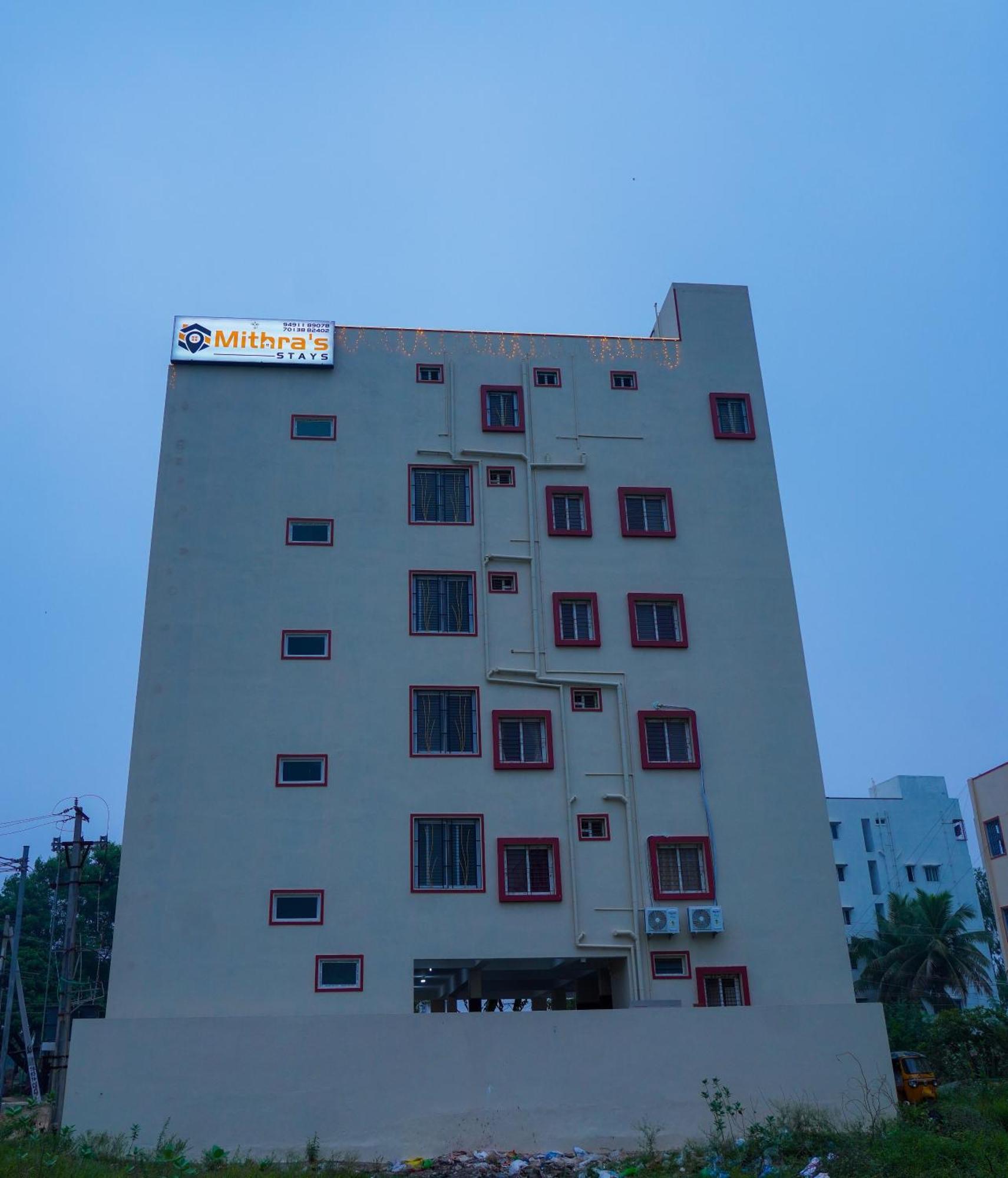 Mithra'S Homestay Near Padmavathi Ammavari Temple ティルパティ エクステリア 写真