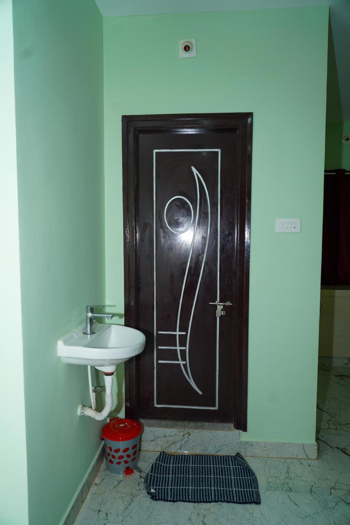 Mithra'S Homestay Near Padmavathi Ammavari Temple ティルパティ エクステリア 写真